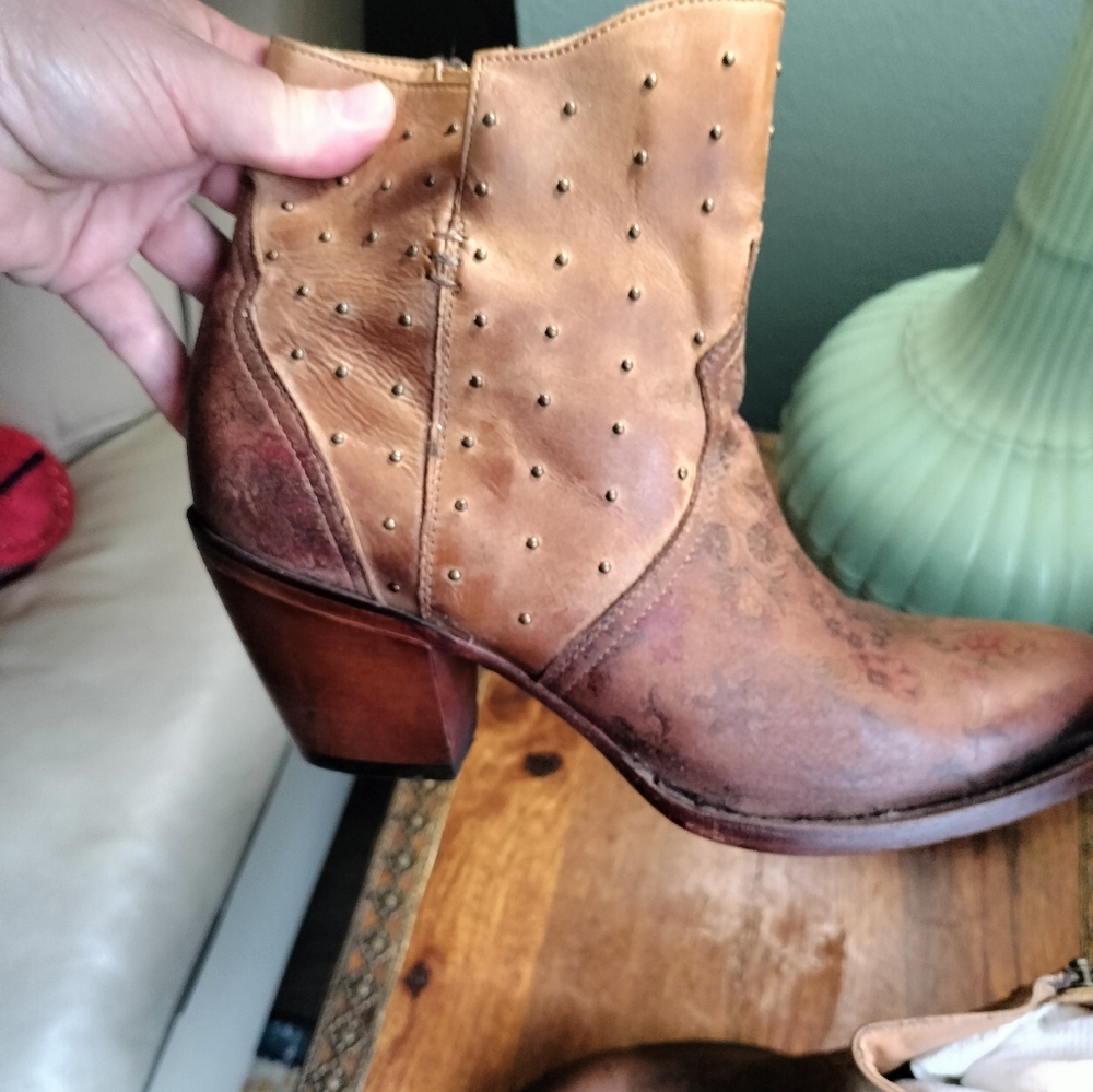 Lucchese Tan and Brown Floral Heeled Boots - Picture 6 of 11